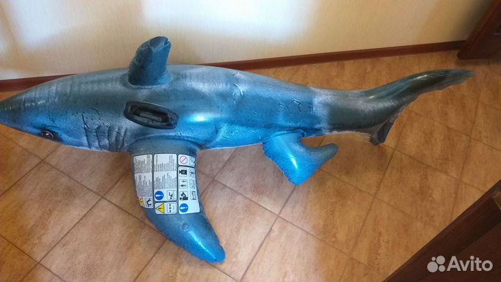 Надувная акула для плавания