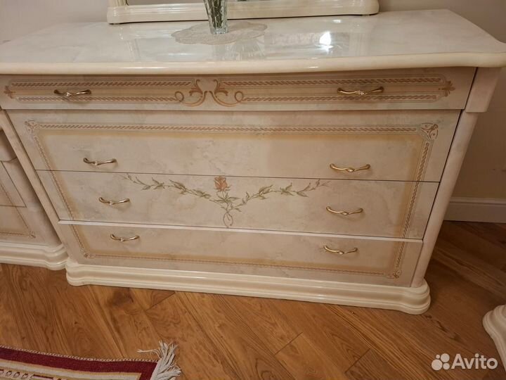 Спальный гарнитур