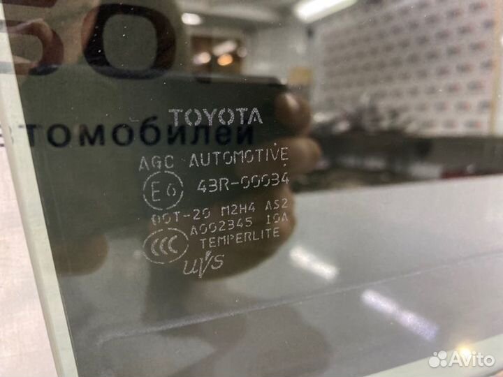 Стекло двери заднее правое Toyota Land Cruiser 200