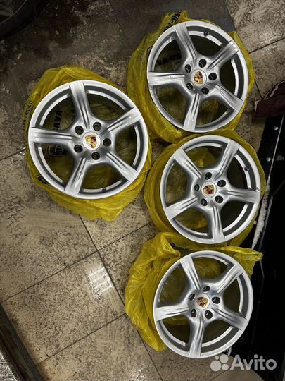 Диски разноширокие Porsche Panamera R18