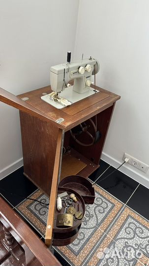 Швейная машина Подольск 142