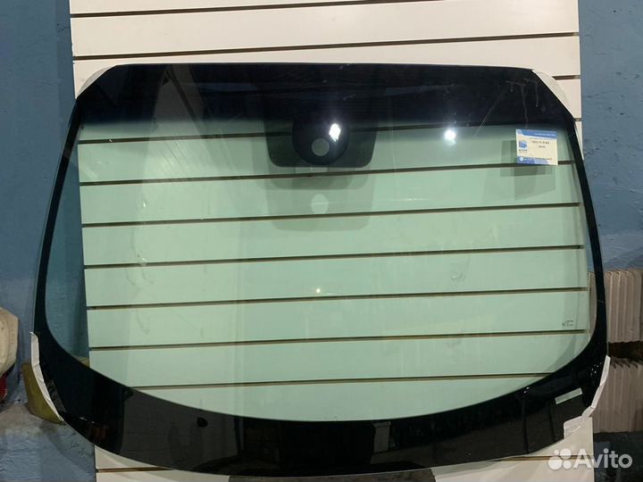 Лобовое стекло Nissan Juke