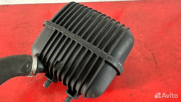 Резонатор воздушного фильтра Audi A6 C6 2.0 BRE