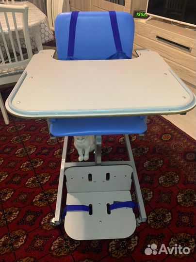 Стул со столом для подростка