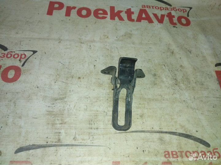 Кронштейн капота Toyota Land Cruiser 200 2013