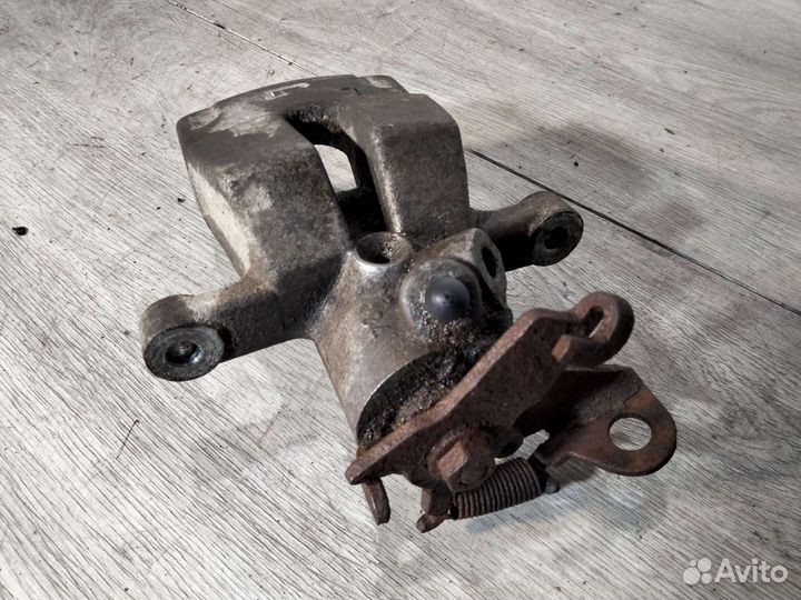 Суппорт задний левый Рено Меган 2