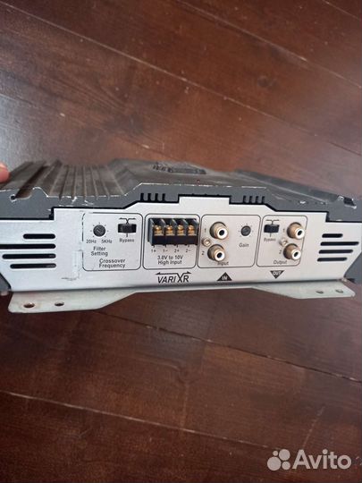 Сабвуфер и усилитель в автомобиль