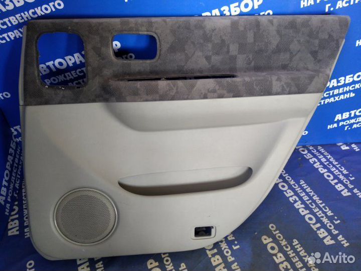 Обшивка двери. задняя правая Nissan Bassara