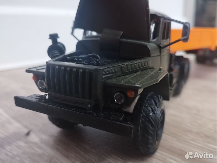 Урал модель 1:43 седельный тягач