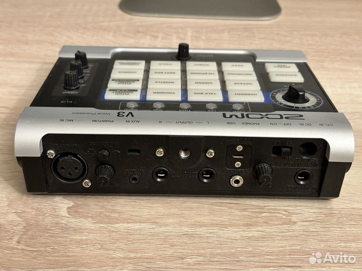 Вокальный процессор zoom V3