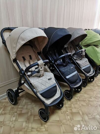 Коляска с большим спальным местом новая