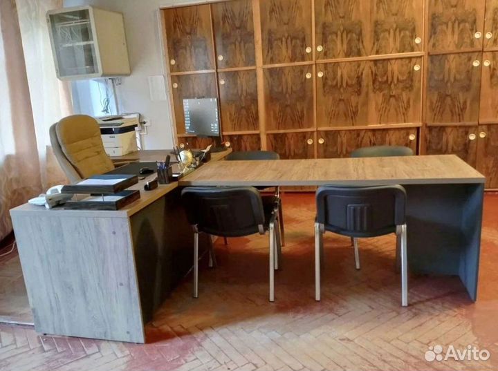 Офисная мебель (стол с брифингом)