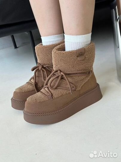 Женские кроссовки UGG