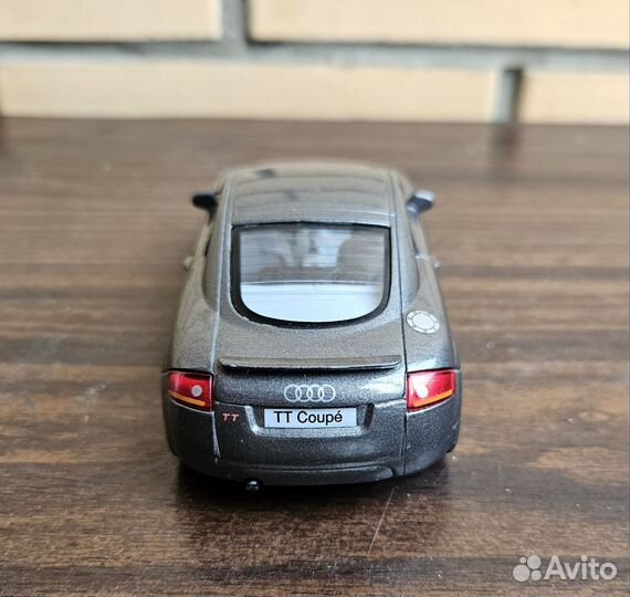 Модель автомобиля Audi TT Coupe 1:32