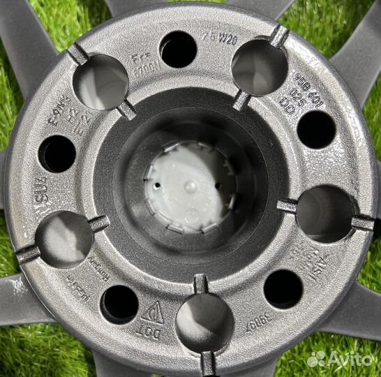 Одноширокие, кованные диски Porsche Macan, 9J