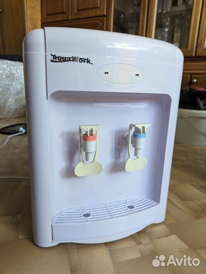 Кулер для воды (Диспенсер)