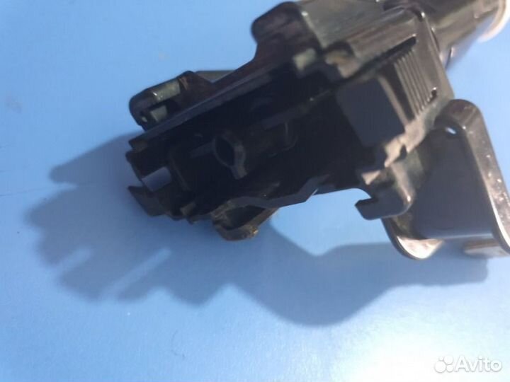 Форсунка омывателя передняя левая Toyota Land