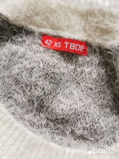 Свитер серый с орнаментом пушистый