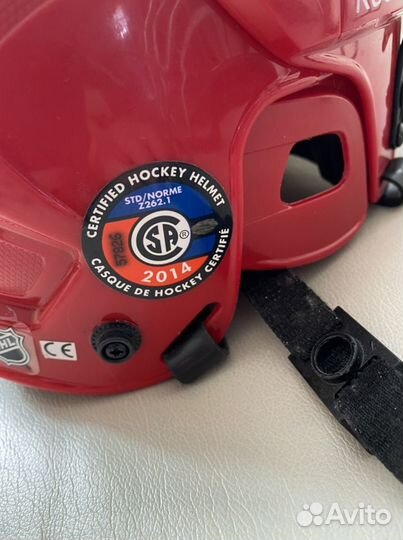 Хоккейный шлем