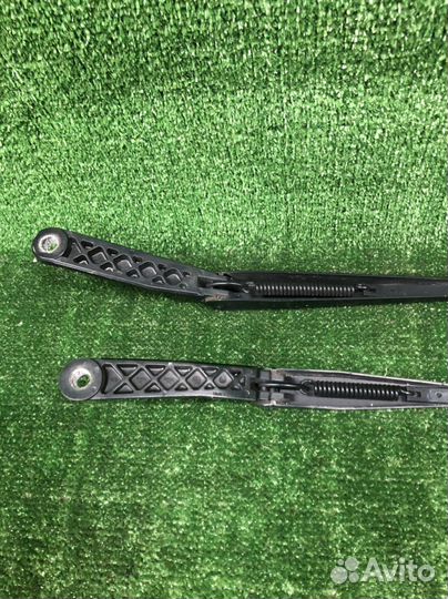 Поводки дворников Peugeot 308