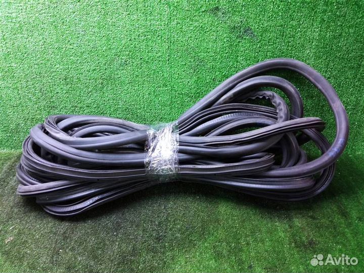 Уплотнитель Opel Astra J (2010-2016)