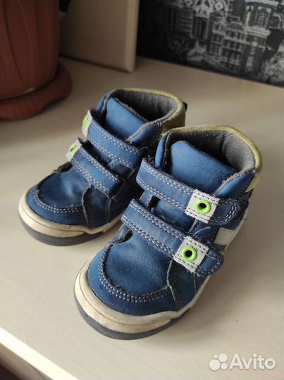 Ботинки/ кроссовки детские 24р