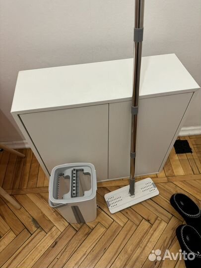 Ведро и швабра