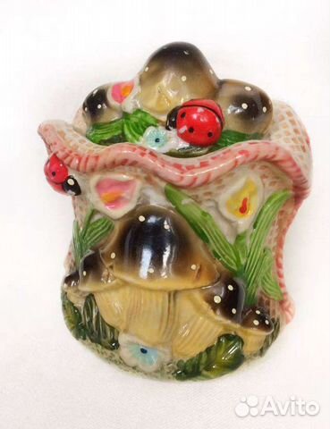 Много разной посуды для дома