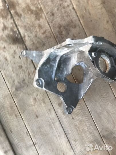 Кронштейн привода Nissan MR20DE