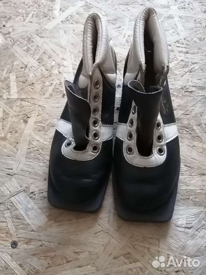 Лыжные ботинки