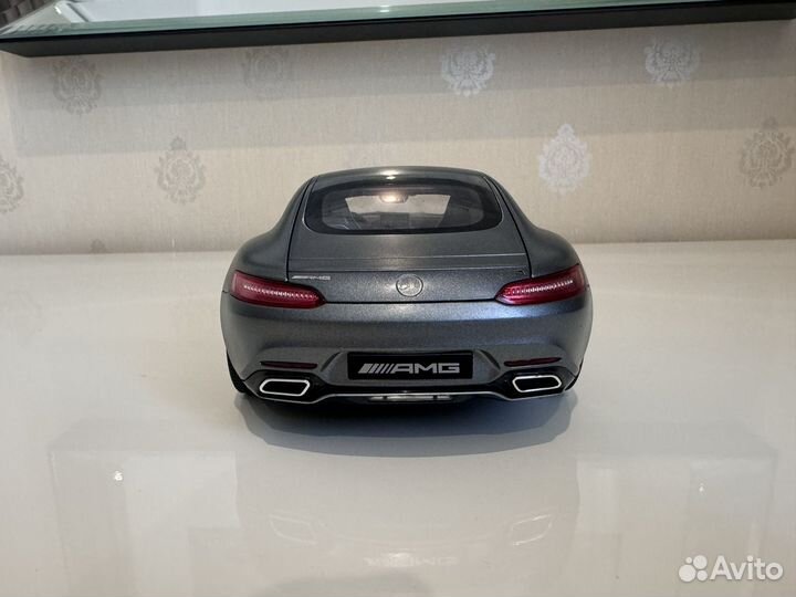 Коллекционная машинка Mercedes Benz AMG GTs