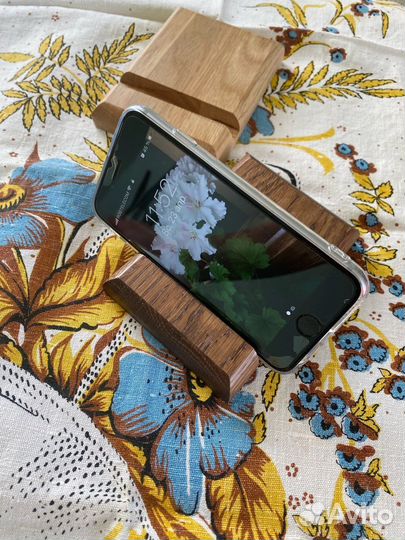 Подставка для телефона из дерева