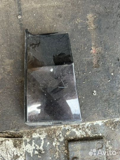 Накладка крыла передняя левая Volkswagen Touareg