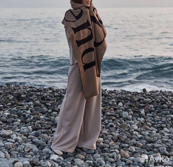 Стильный брендированный шарф