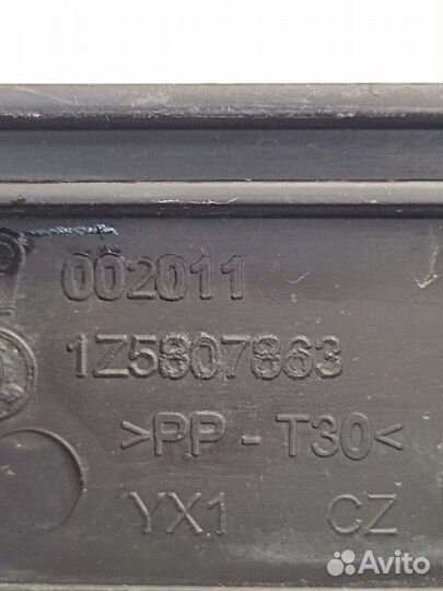 Направляющая бампера задняя левая Skoda Octavia A5