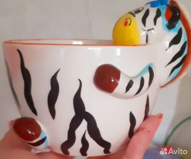 Яркая колоритная кружка, пиала и бокал