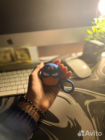 Всех приветствую,это чехол от наушников,зашитит