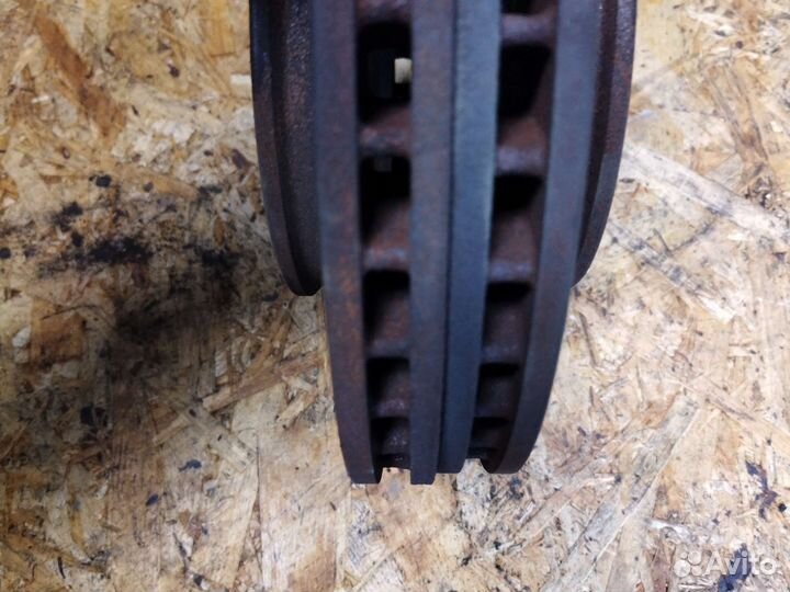 Тормозной диски передний Kia Rio 3 Solaris 1