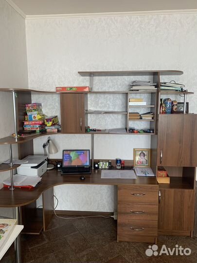 Угловой письменный стол
