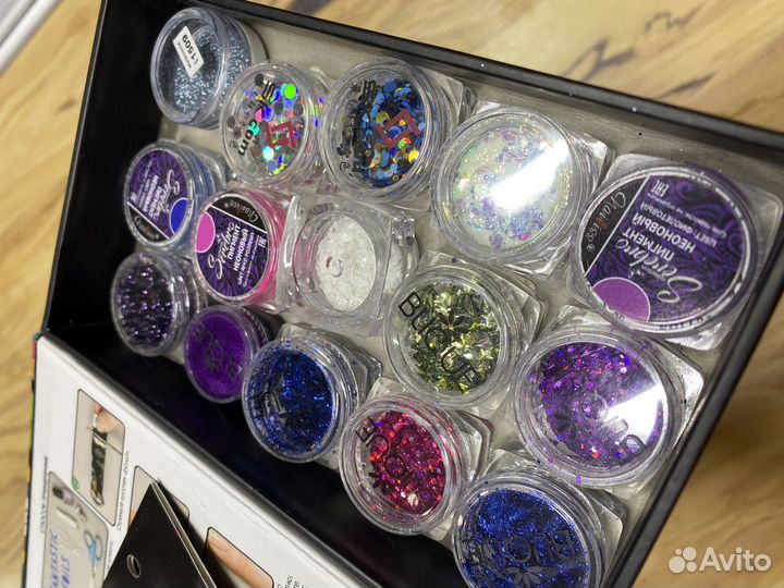 Стразы,втирка,пигменты