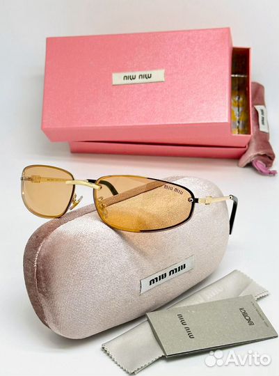 Солнцезащитные очки miu miu