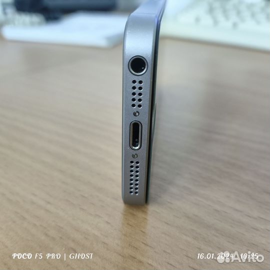 iPhone SE, 128 ГБ