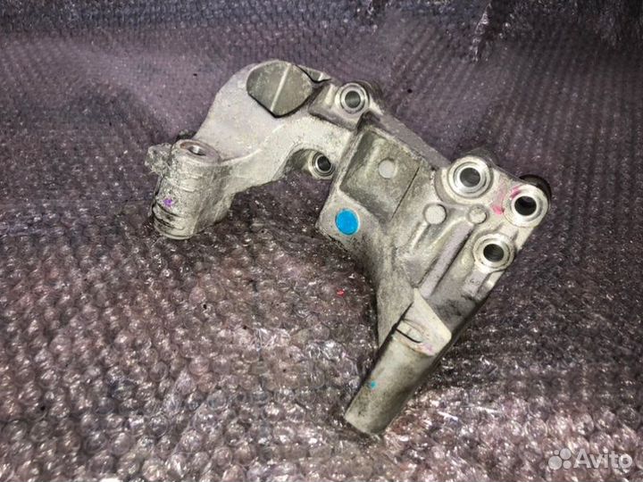 Кронштейн генератора Kia K8 G4KN