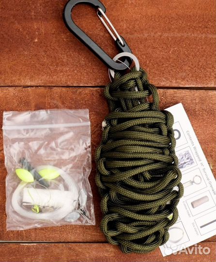 Подарок карабин-брелок из паракорда на 23 февраля