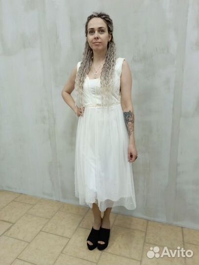 Платье белое с жемчужинами 42 44