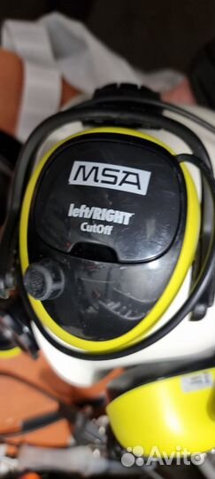 Каска MSA с активными наушниками, белая черная