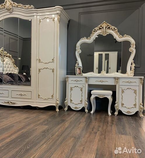 Спальный гарнитур