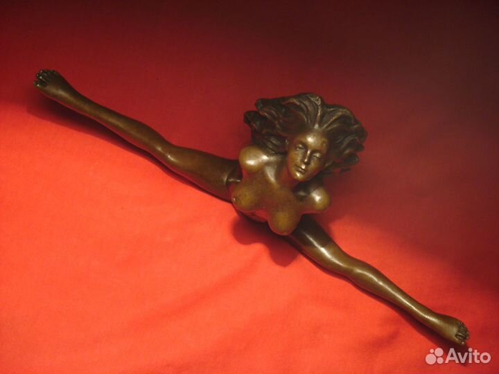 Статуэтка Эротика Связанная На Шпагате Франция