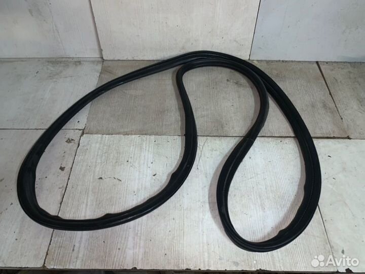 Уплотнительная резинка двери багажника Peugeot 206