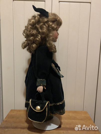 Кукла фарфоровая коллекционная
